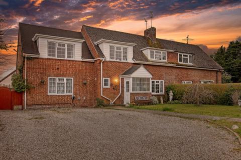 5 bedroom semi-detached house for sale, Hall Lane, Chelmsford, CM2