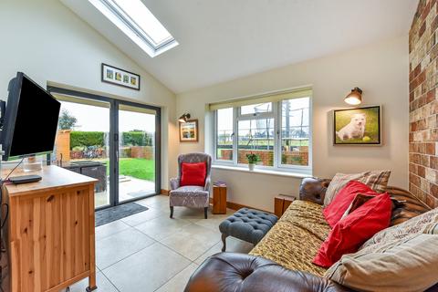 5 bedroom semi-detached house for sale - A very spacious house in Micheldever Station
