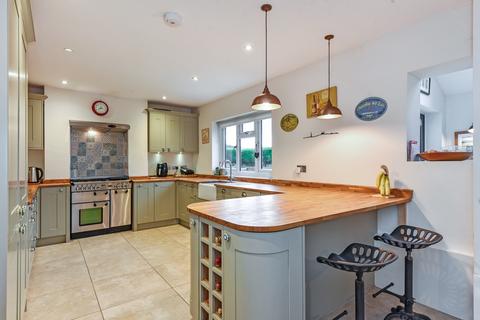 5 bedroom semi-detached house for sale, A very spacious house in Micheldever Station