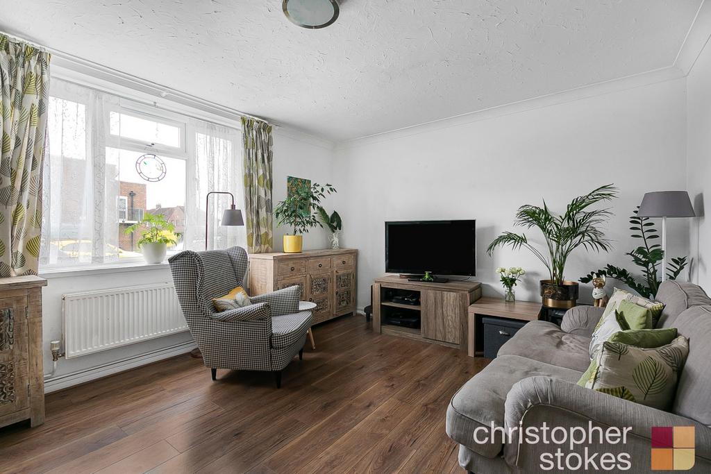 Park Lane, Waltham Cross, EN8 8AQ 3 bed ground floor £315,000