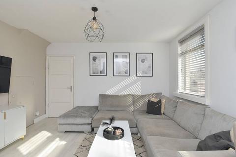 51 Drum Brae Terrace, Edinburgh, EH4 7SF