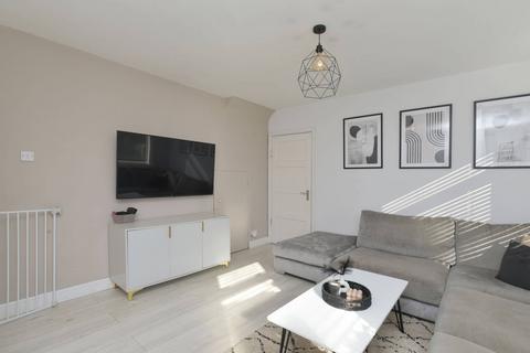 51 Drum Brae Terrace, Edinburgh, EH4 7SF