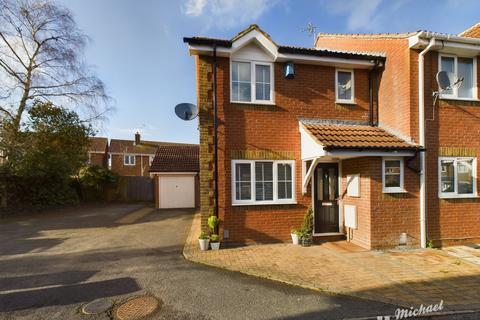 3 bedroom end of terrace house for sale, Plough Close, Aylesbury
