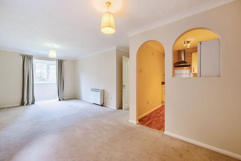 2 bedroom apartment for sale, Croydon Road, Caterham CR3