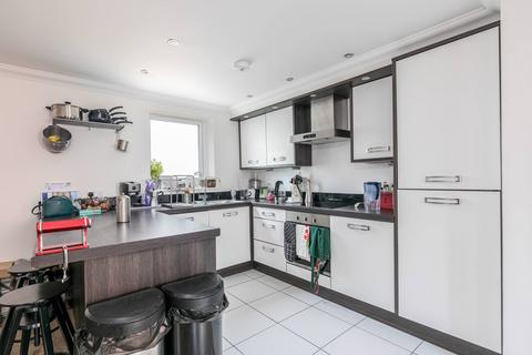 2 bedroom flat for sale, Cantelupe Road, East Grinstead RH19