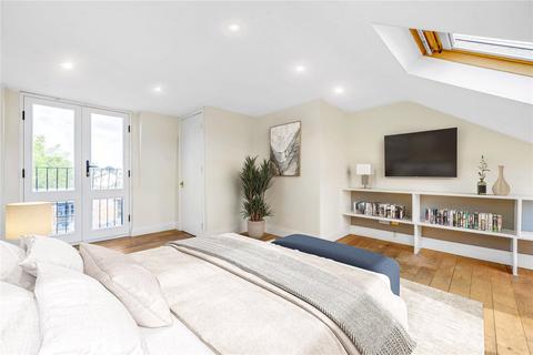 3 bedroom flat for sale, Hugon Road, London, SW6
