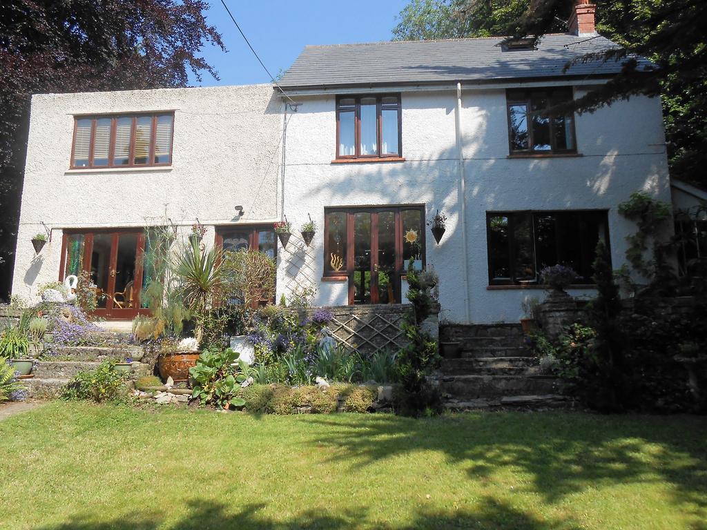 Front view of property