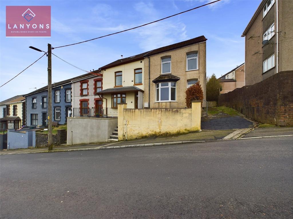 Gilfach Road, Penygraig, Tonypandy... 4 bed end of terrace house for
