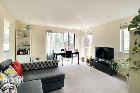 2 bedroom apartment for sale, Highwood Close, London