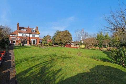 6 bedroom detached house for sale, Corbett Avenue Droitwich Spa, Worcestershire, WR9 7BE