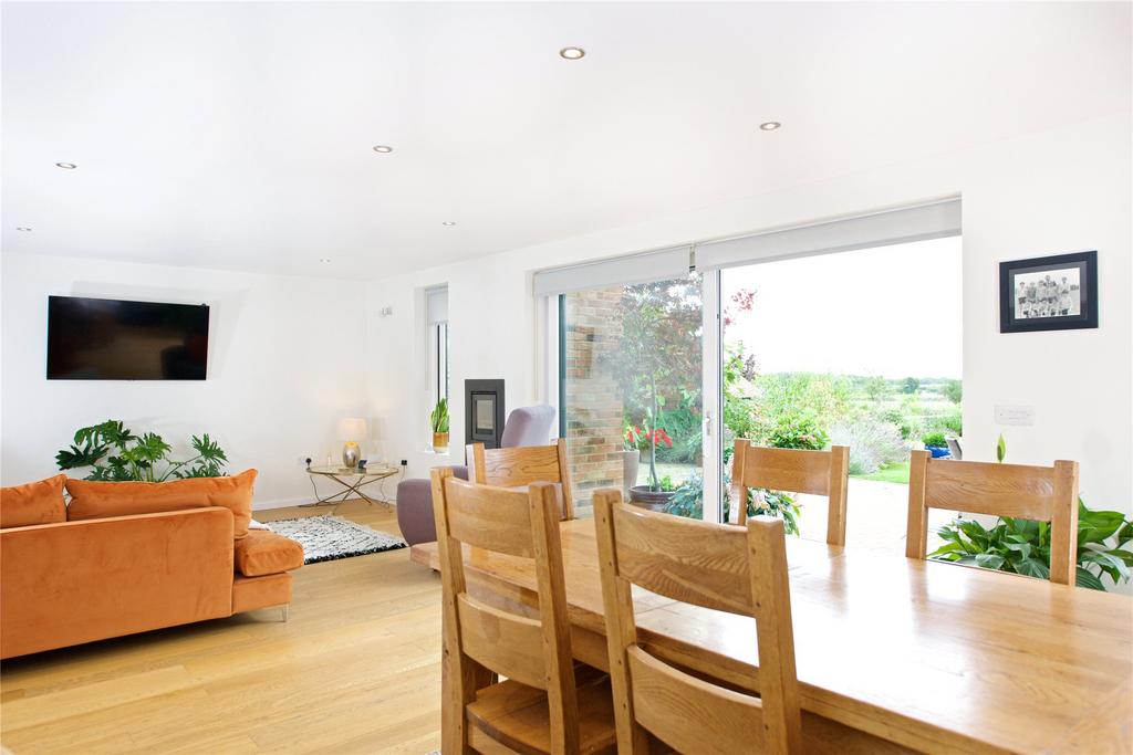 Dining/Sitting Area