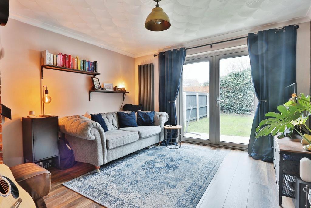 Swainby Close, Hull, HU8 9TU 2 bed semidetached house £140,000
