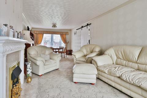 2 bedroom semi-detached bungalow for sale, Kelston Drive, Hessle, HU13 9HB