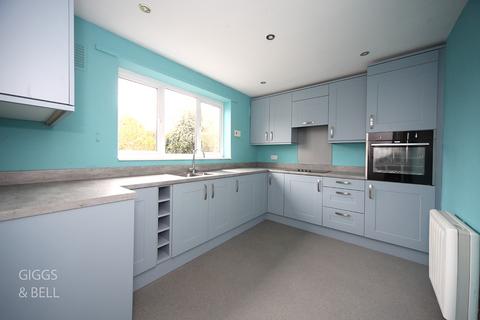 3 bedroom semi-detached house for sale - Epping Way, Luton, Bedfordshire, LU3