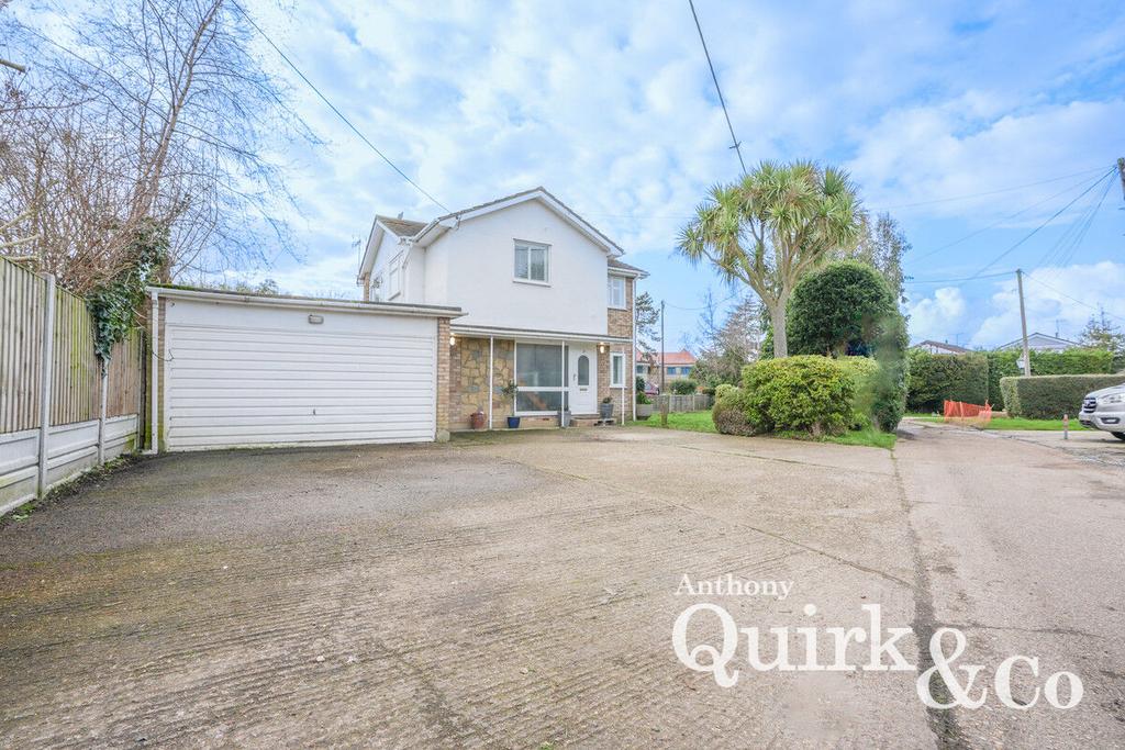 Ferndale Crescent, Canvey Island, SS8 4 bed detached house for sale £