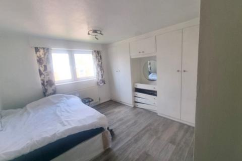 1 bedroom flat for sale, Thornhill Gardens, Barking IG11