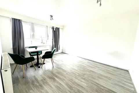 1 bedroom flat for sale, Thornhill Gardens, Barking IG11