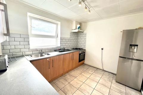 1 bedroom flat for sale, Thornhill Gardens, Barking IG11