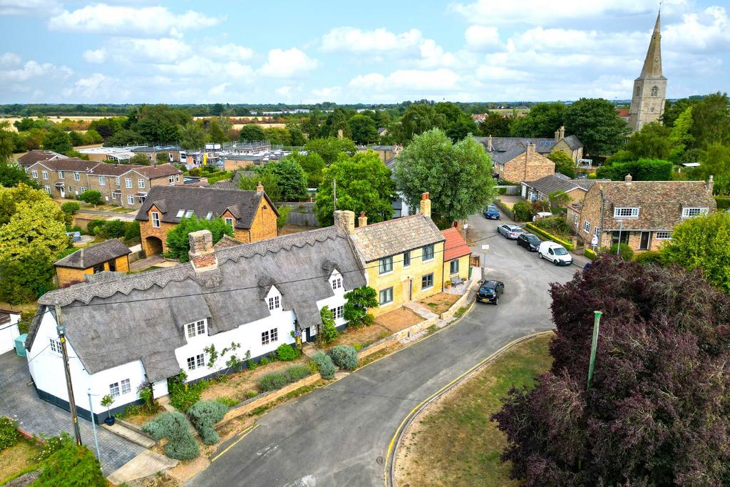 Fenstanton, Huntingdon... 4 bed detached house for sale £600,000