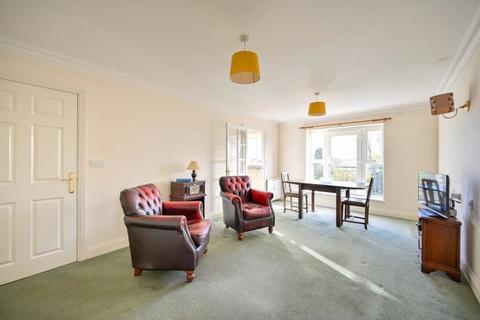 2 bedroom apartment for sale, 29 Golden Court, Middlesex, TW7 4EQ