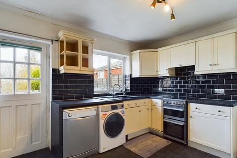 3 bedroom terraced house for sale - Thirlmere Avenue, Tilehurst, Reading, RG30