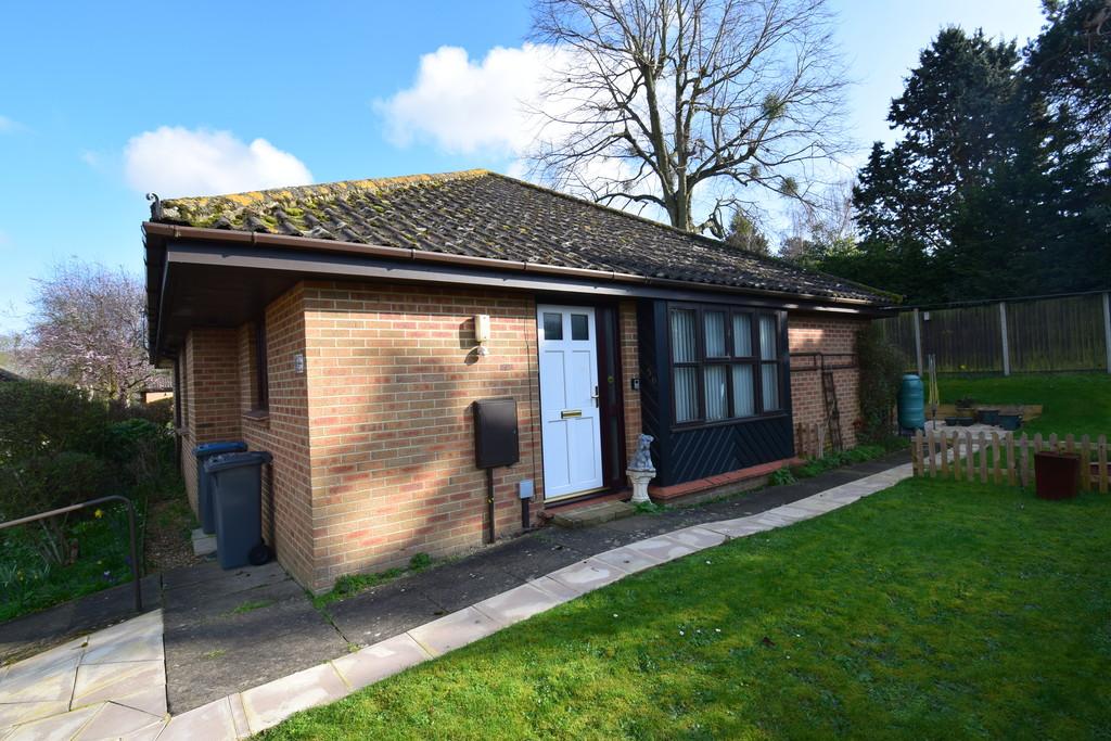 Henley Close, Saxmundham 2 bed semidetached bungalow for sale £175,000