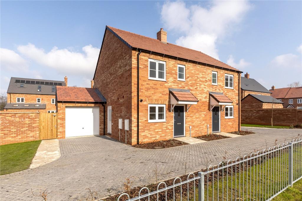 Longstanton Road, Over, Cambridgeshire 3 bed semidetached house for