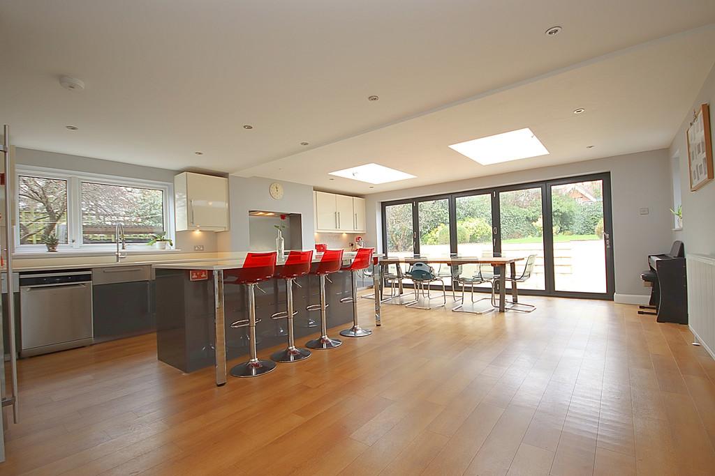 Silver Lane, Billingshurst 5 bed detached house for sale £800,000