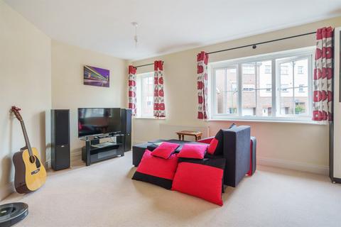 2 bedroom flat for sale, Harwood Close, Codmore Hill, Pulborough, West Sussex, RH20