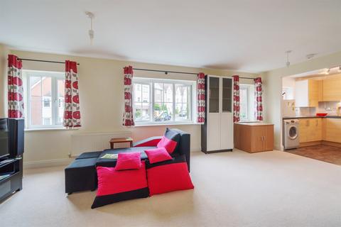 2 bedroom flat for sale, Harwood Close, Codmore Hill, Pulborough, West Sussex, RH20