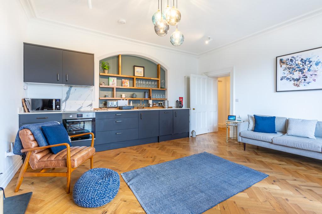 Open plan living room/kitchen