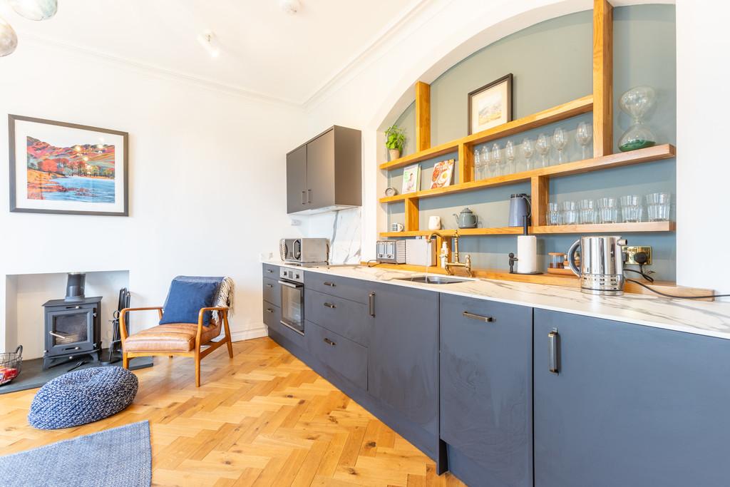 Open plan living room/kitchen