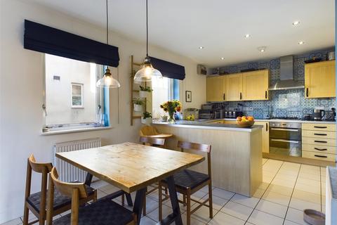 77 Awebridge Way, Gloucester, GL4 4FP