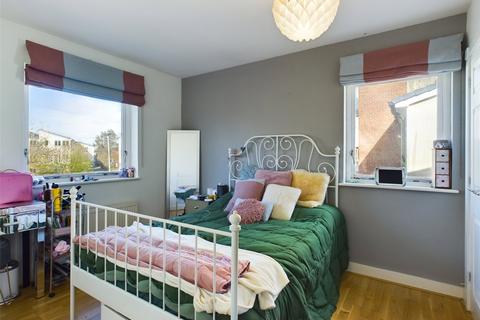 77 Awebridge Way, Gloucester, GL4 4FP