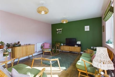 77 Awebridge Way, Gloucester, GL4 4FP