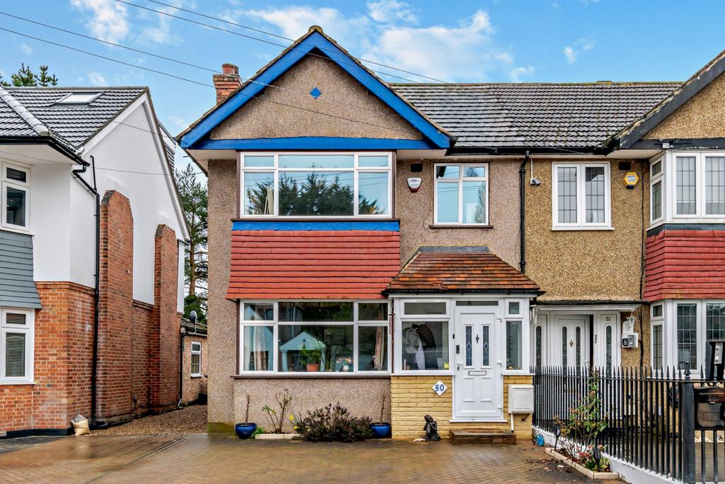 Sylvia Avenue, Hatch End, Pinner HA5 3 bed semidetached house for sale