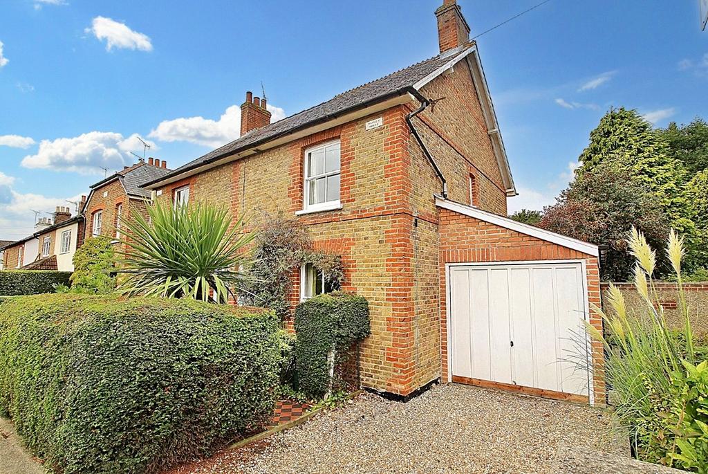 Knaphill Woking Gu21 2 Bed Semi Detached House For Sale £525 000