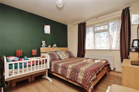 2 bedroom maisonette for sale, Woking, Surrey GU21