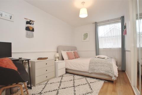 7 Alma Close, Knaphill, Woking, GU21 2BP
