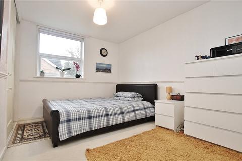 7 Alma Close, Knaphill, Woking, GU21 2BP