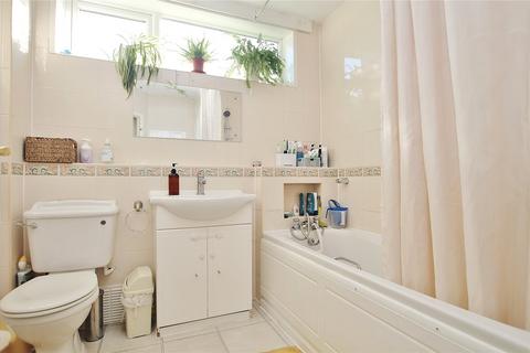 7 Alma Close, Knaphill, Woking, GU21 2BP