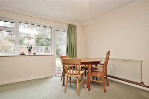 10 Connaught Crescent, Brookwood, Woking, GU24 0AN