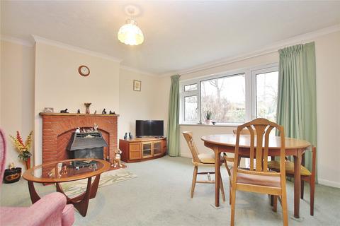 10 Connaught Crescent, Brookwood, Woking, GU24 0AN