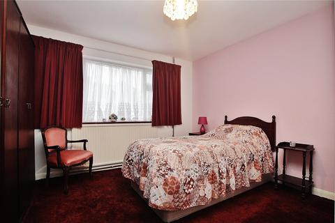 10 Connaught Crescent, Brookwood, Woking, GU24 0AN