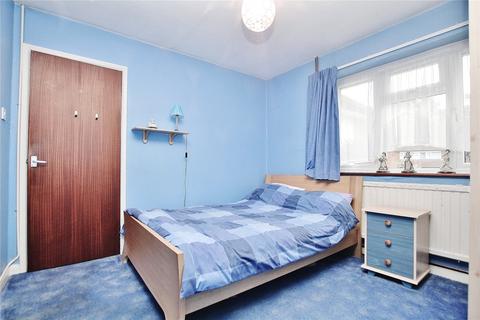 10 Connaught Crescent, Brookwood, Woking, GU24 0AN