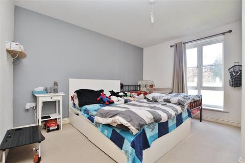 2 bedroom flat for sale, Tudor Way, Woking GU21