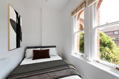 1 bedroom maisonette for sale, Raglan Road, Woking GU21