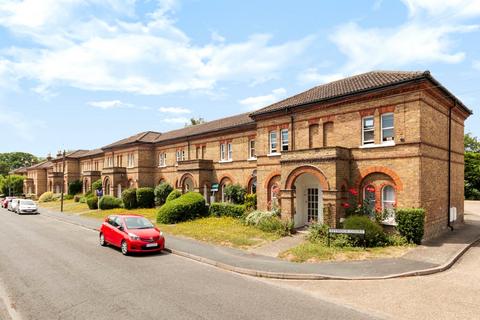 1 bedroom maisonette for sale, Seymour Court, Woking GU21