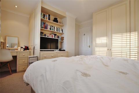 35 Connaught Crescent, Brookwood, Woking, GU24 0AN
