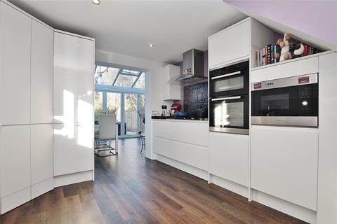 35 Connaught Crescent, Brookwood, Woking, GU24 0AN